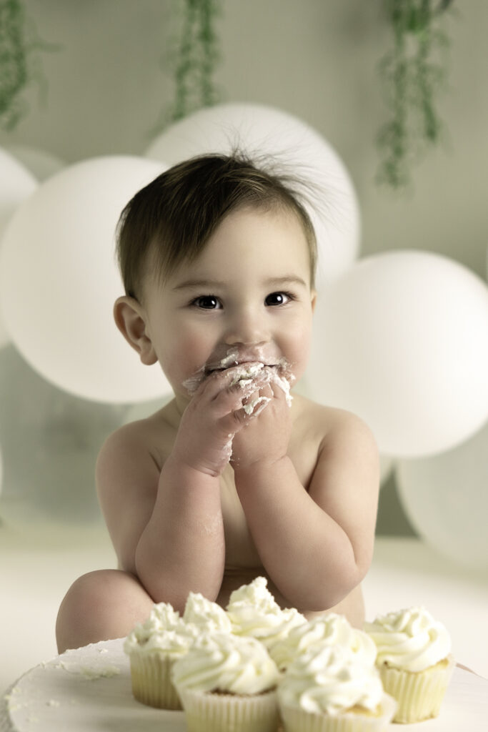 cake smash for a baby boy in studio; valley city ohio